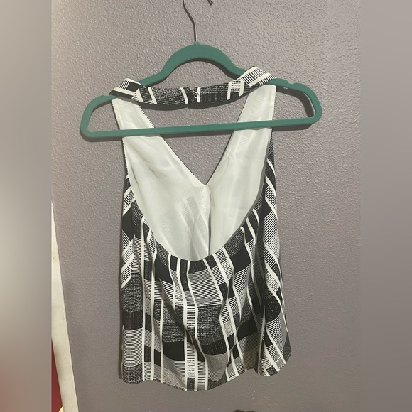 Isla halter top, black and white - Picture 2 of 3